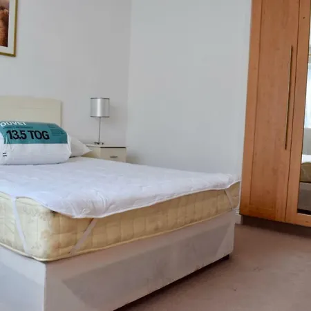 2 Bedroom With Parking In Ballsbridge *