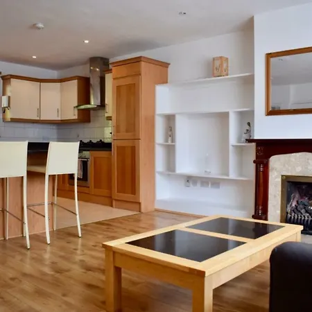 2 Bedroom With Parking In Ballsbridge * Дублин