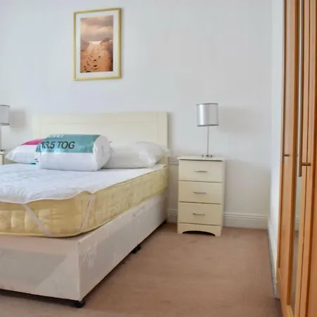 2 Bedroom With Parking In Ballsbridge Апартаменты *
