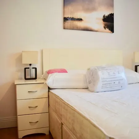 2 Bedroom With Parking In Ballsbridge * Дублин