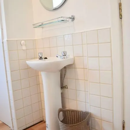 2 Bedroom With Parking In Ballsbridge *