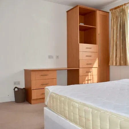 2 Bedroom With Parking In Ballsbridge Апартаменты *