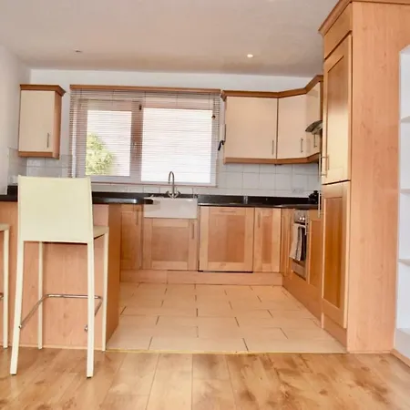 2 Bedroom With Parking In Ballsbridge *
